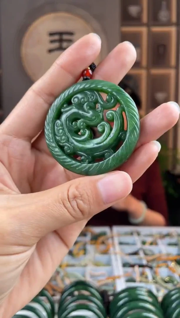 颈饰未镶嵌和田玉拍一发一，拍一发一