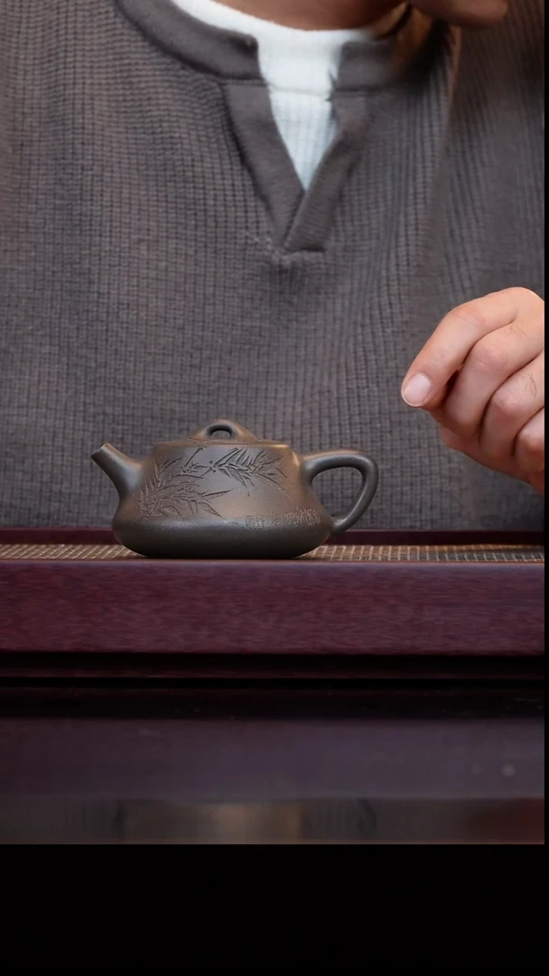 茶壶紫砂大水潭天青-半手柱瓢刻竹叶200cc