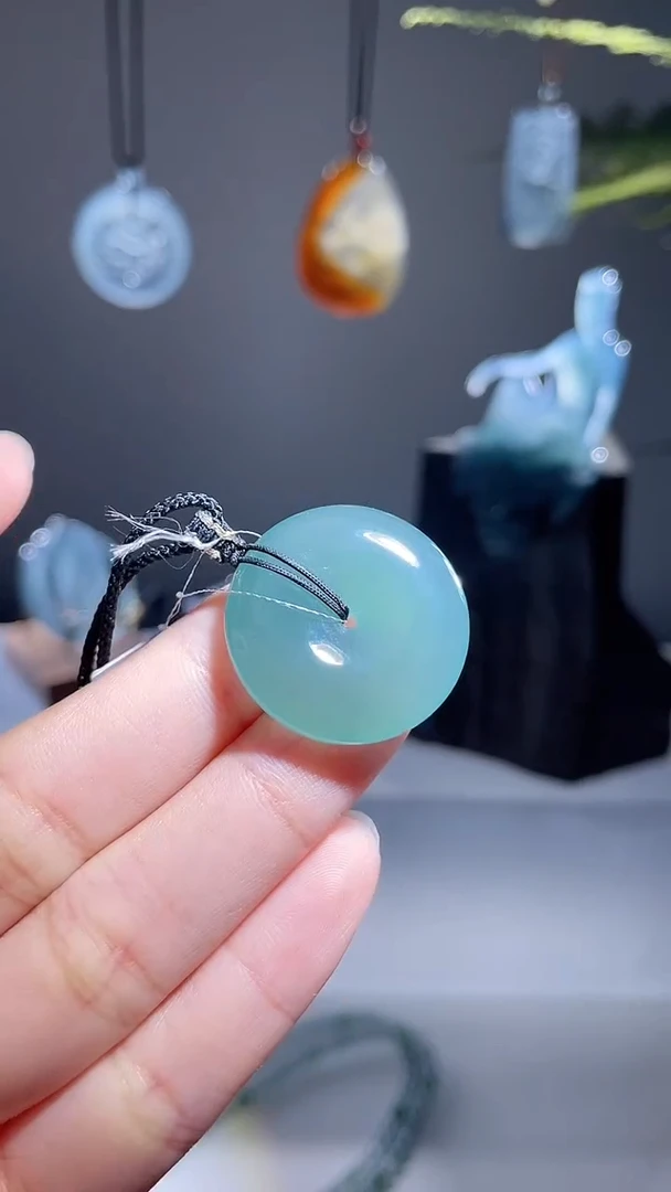 颈饰未镶嵌翡翠平安扣