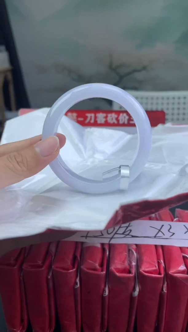 翡翠手镯未镶嵌1翡翠手镯（微瑕）