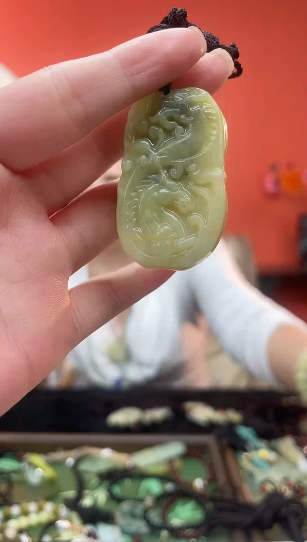 未镶嵌岫玉吊坠·