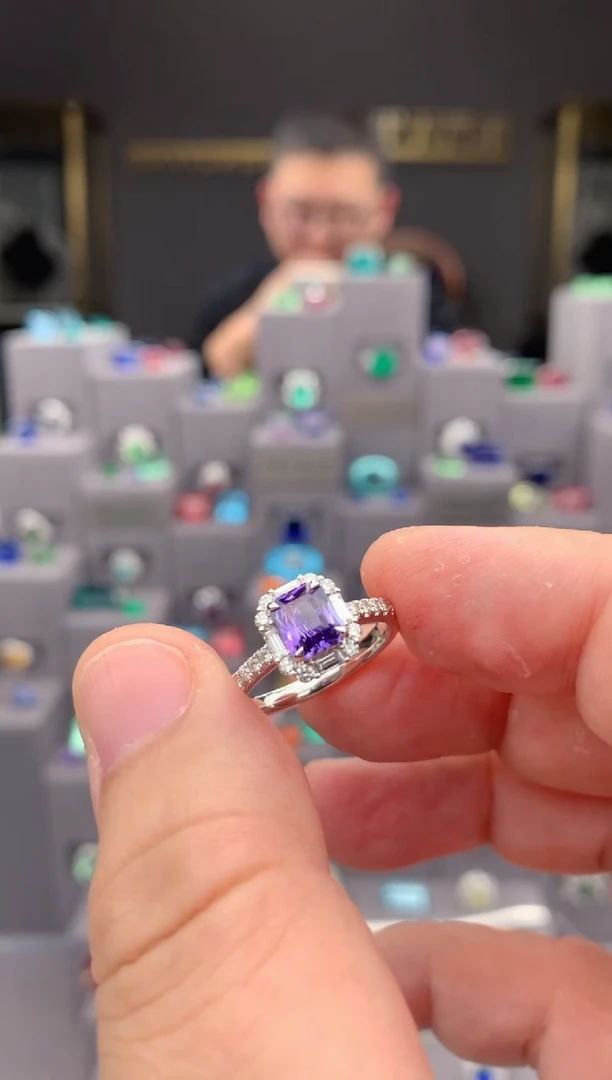 【闪购商品】彩色蓝宝石戒指18K金镶嵌1ct  紫蓝宝戒指