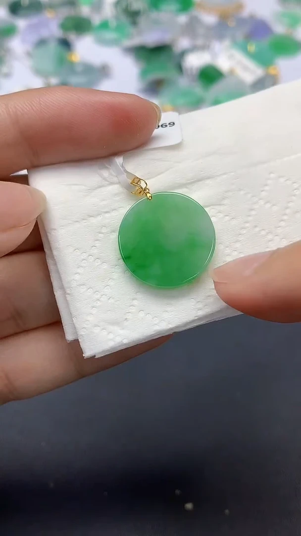 翡翠18K金镶嵌颈饰天然缅甸a货翡翠
