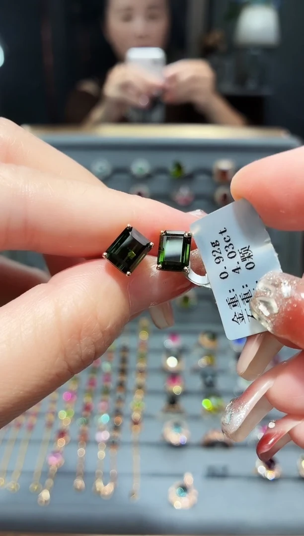 18K金镶嵌耳饰碧玺4.03.