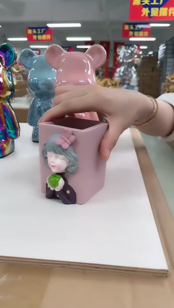 树脂【孤品仅一件】粉女笔筒方形