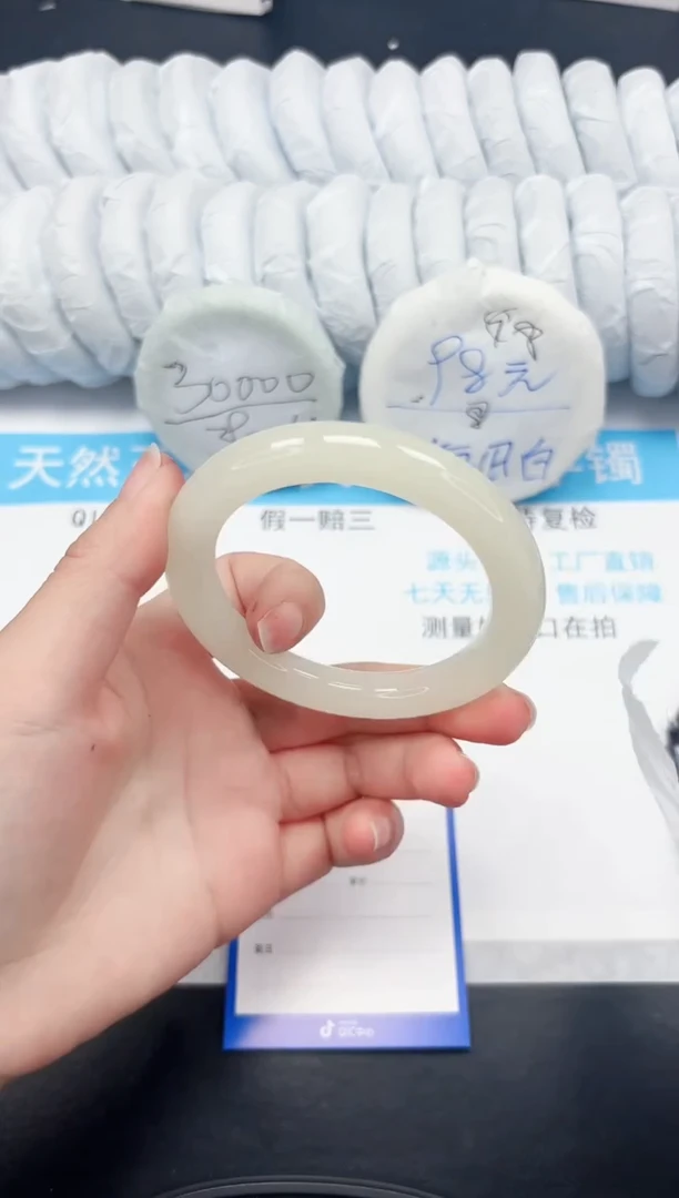 【闪购商品】石英质玉手镯未镶嵌66-58.7