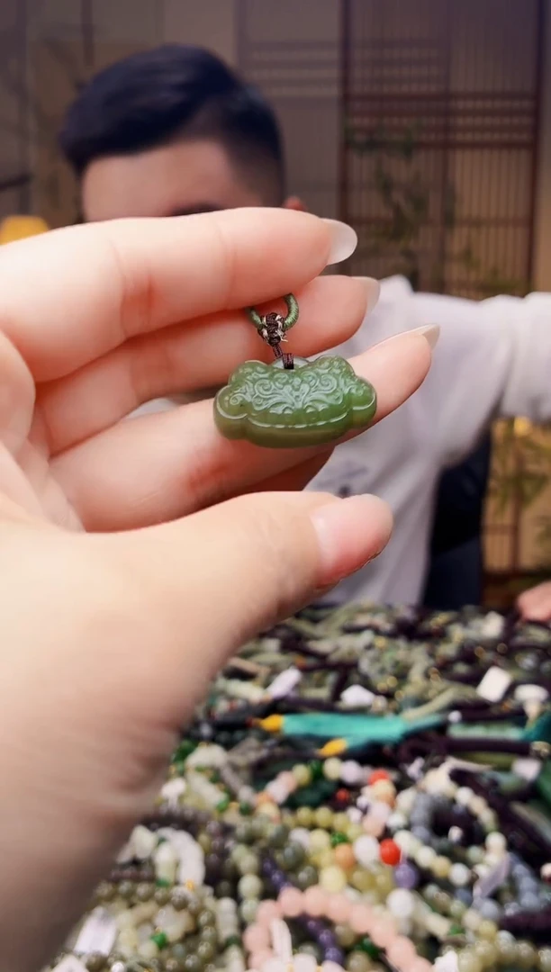 颈饰未镶嵌和田玉多样性发货，拍一发一