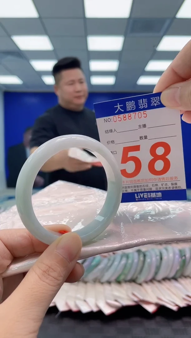 翡翠手镯未镶嵌AAAAAAAAAA