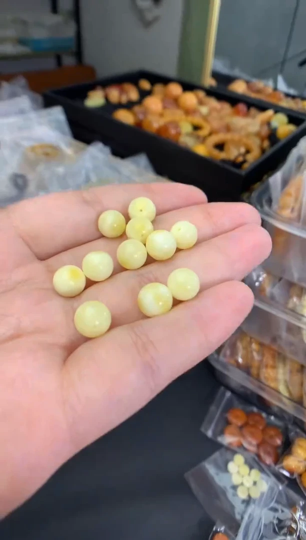 蜜蜡未镶嵌珠宝奇石多样性发一件