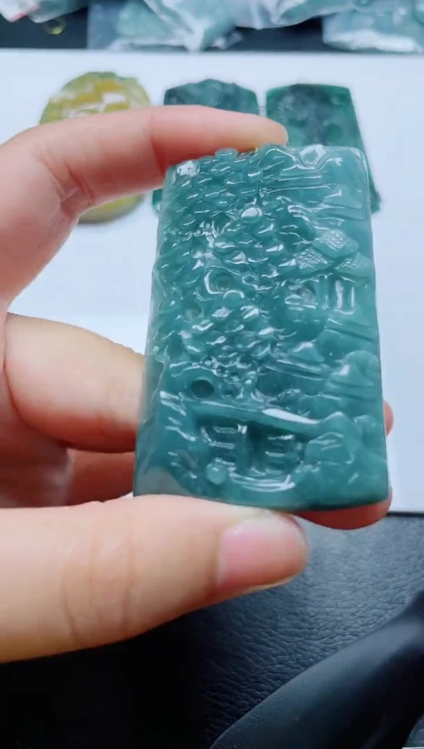 颈饰未镶嵌翡翠