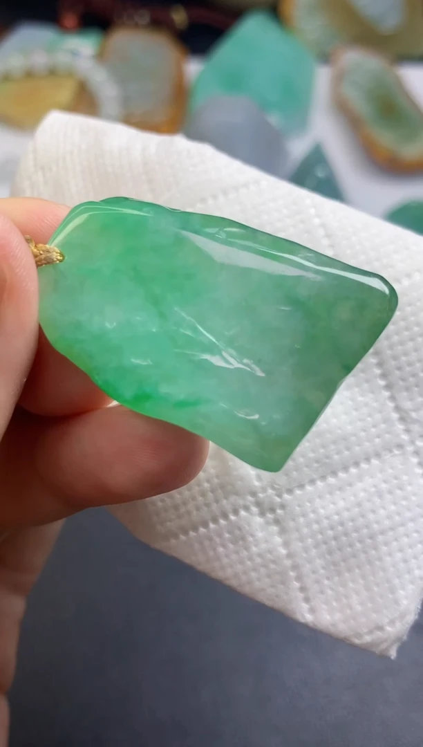 颈饰未镶嵌翡翠