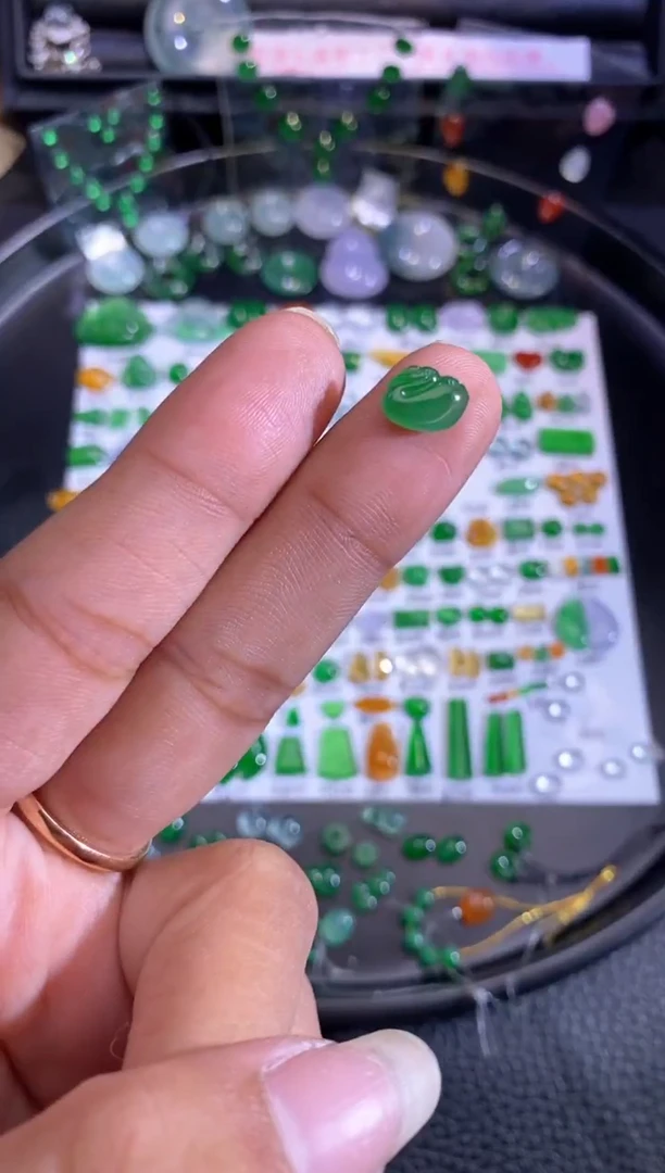 未镶嵌挂件翡翠鹅