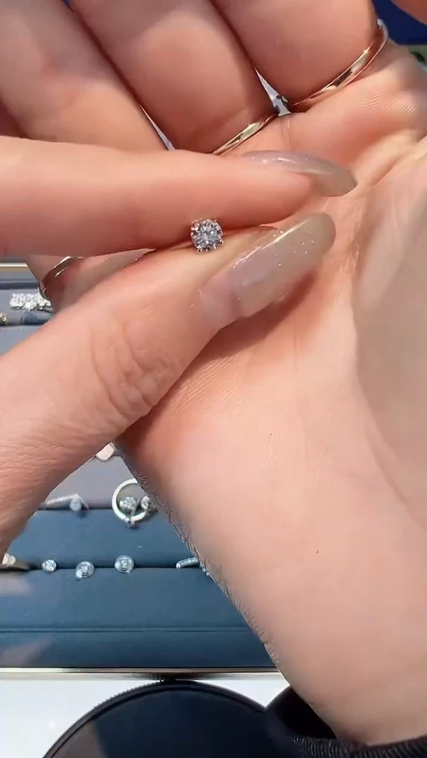 【闪购商品】钻石戒指/指环18K金镶嵌戒指