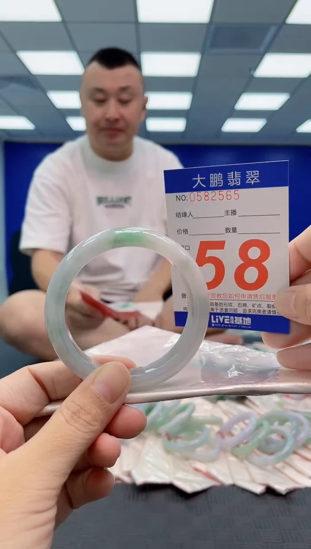 翡翠手镯未镶嵌AAAAAAAAAA