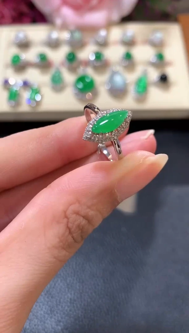 18K金镶嵌戒指翡翠z38