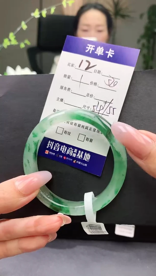 【闪购商品】石英质玉手镯未镶嵌序号12圈口54