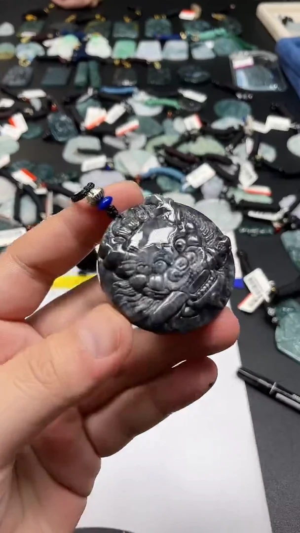 翡翠未镶嵌颈饰 多样性发其一