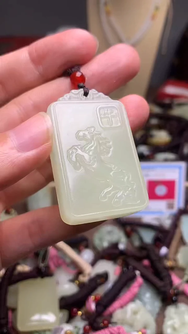 玉新疆料青海料清水保护神吊坠