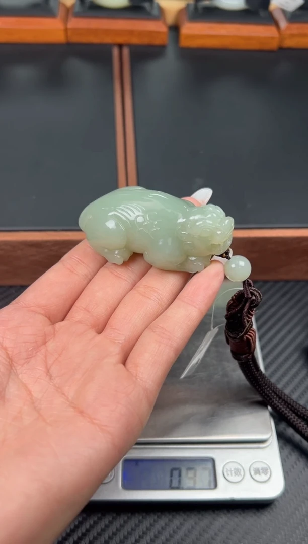 吊坠(赠链)未镶嵌和田玉且末微色差近矿