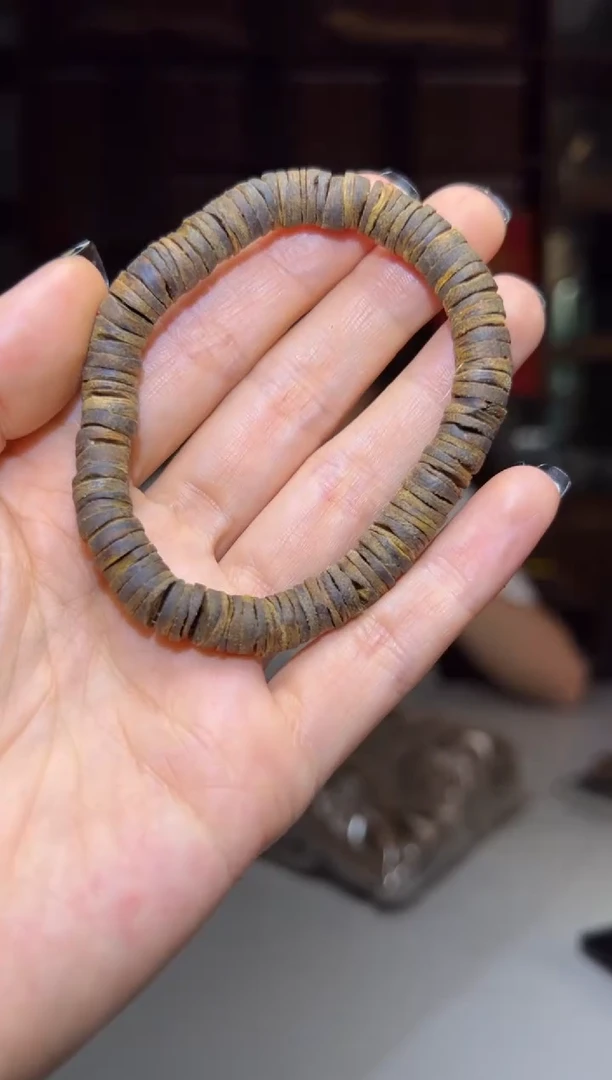 沉香碎屑沉香700号张勺子虫漏沉水0.8片片配碎屑香粉多样性发一9