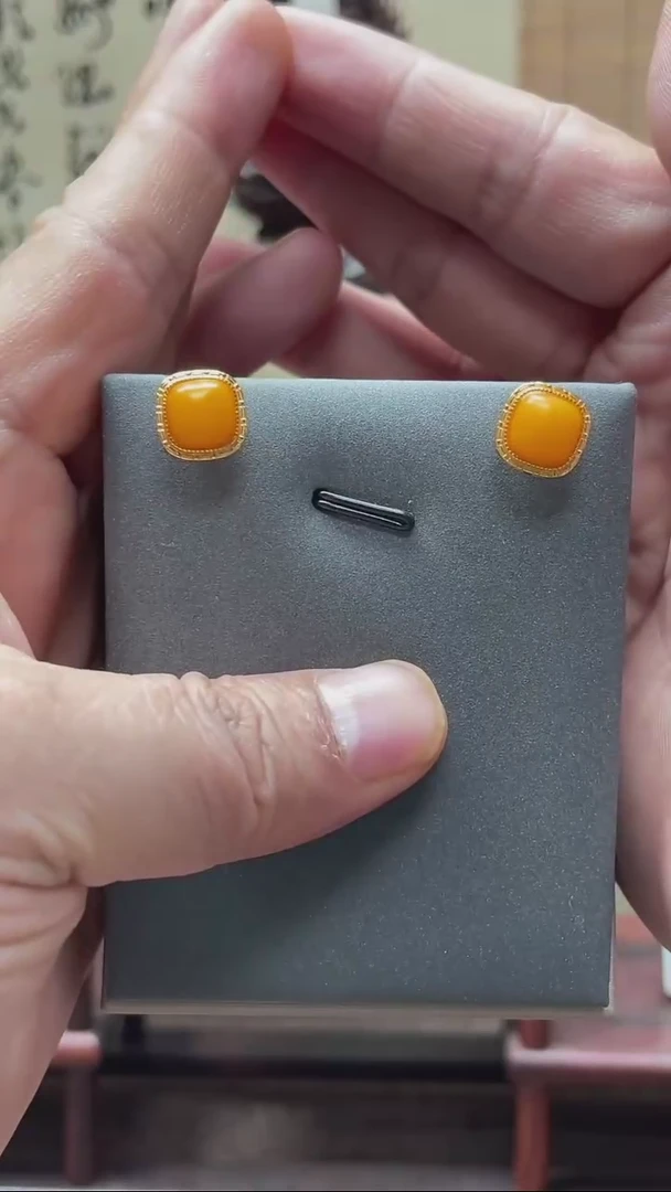 【闪购商品】蜜蜡耳饰银S925镶嵌蜜蜡耳钉701105#多人