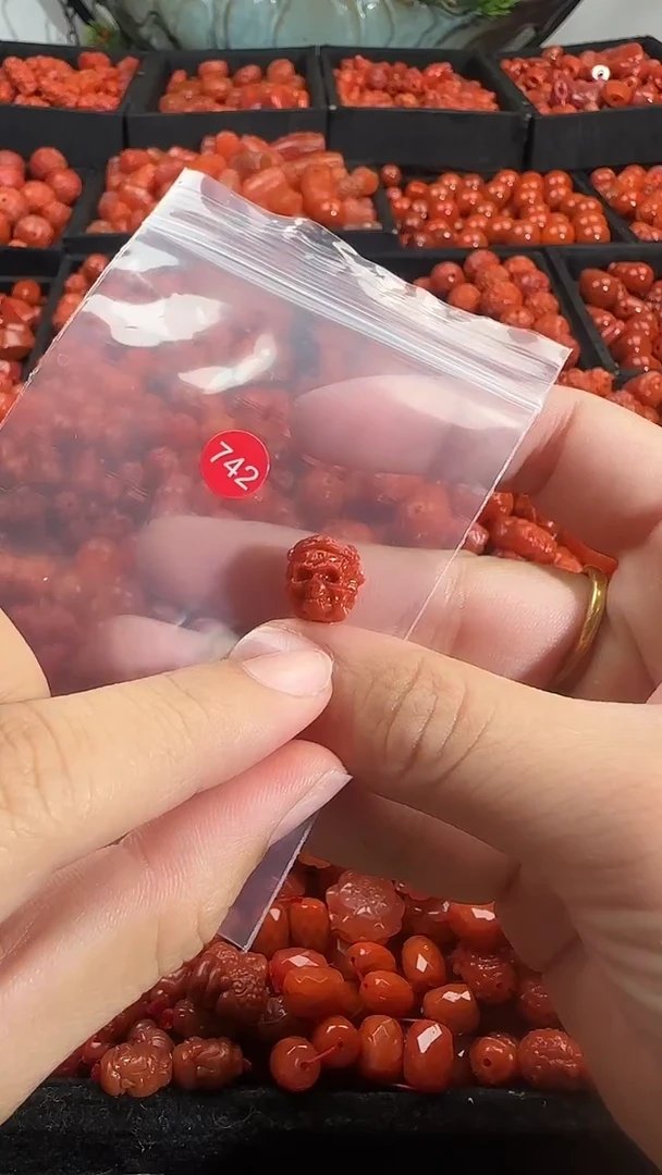 颈饰未镶嵌南红玛瑙1