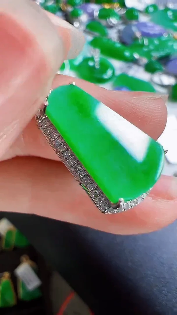 颈饰18K金镶嵌翡翠@**子无事牌