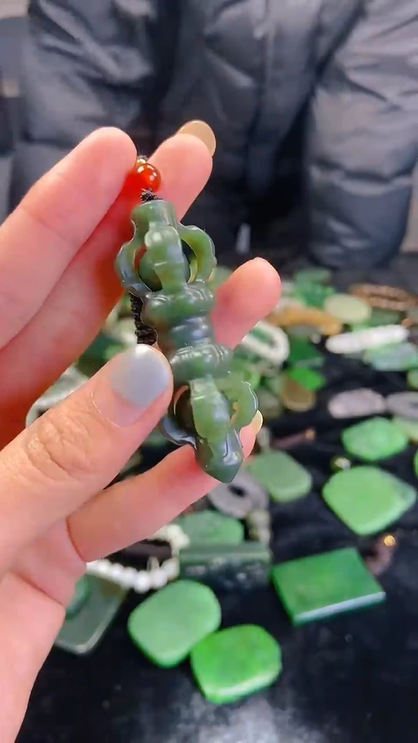 颈饰未镶嵌和田玉1