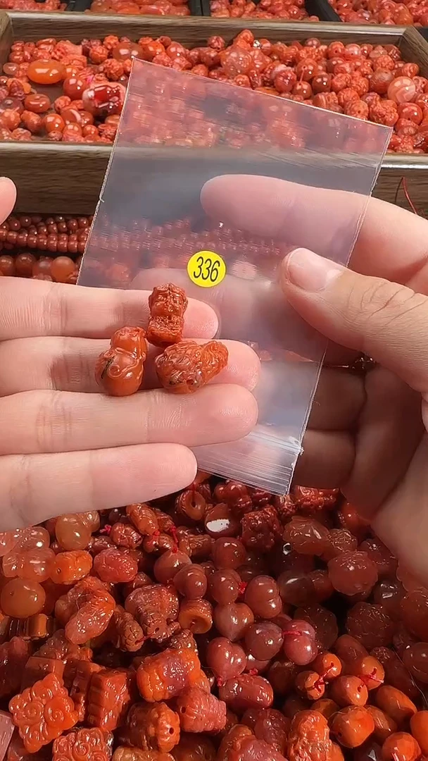 颈饰未镶嵌南红玛瑙1