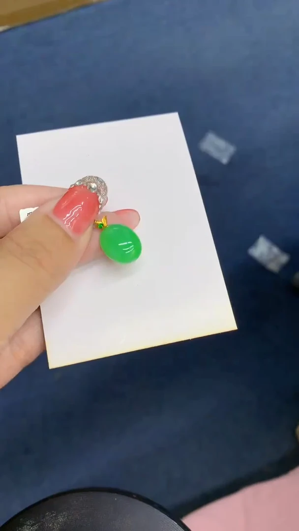 颈饰18K金镶嵌翡翠1