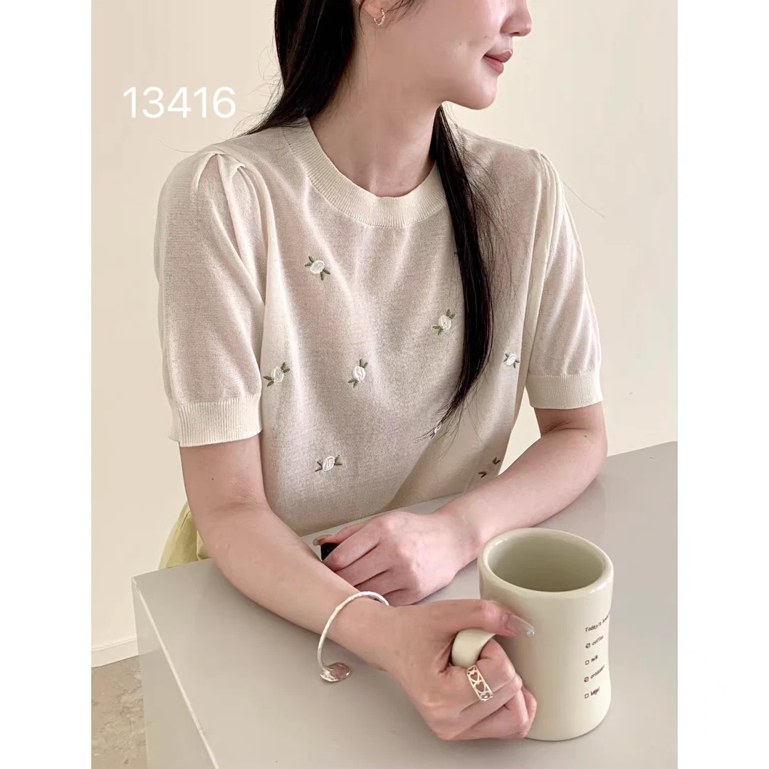 13416（部分无水洗唛，介意慎拍）WANGDAN新款小花刺绣短袖