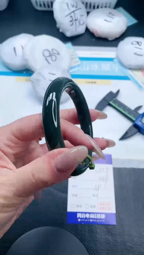 【闪购商品】和田玉手镯未镶嵌25V113-59