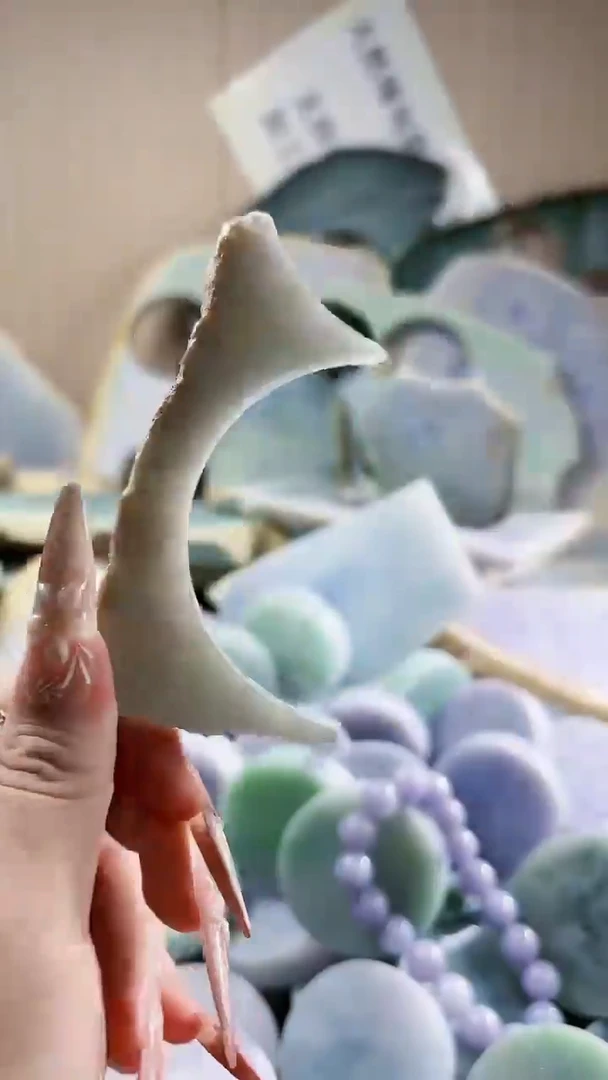 翡翠未镶嵌颈饰翡翠A货 江谭585