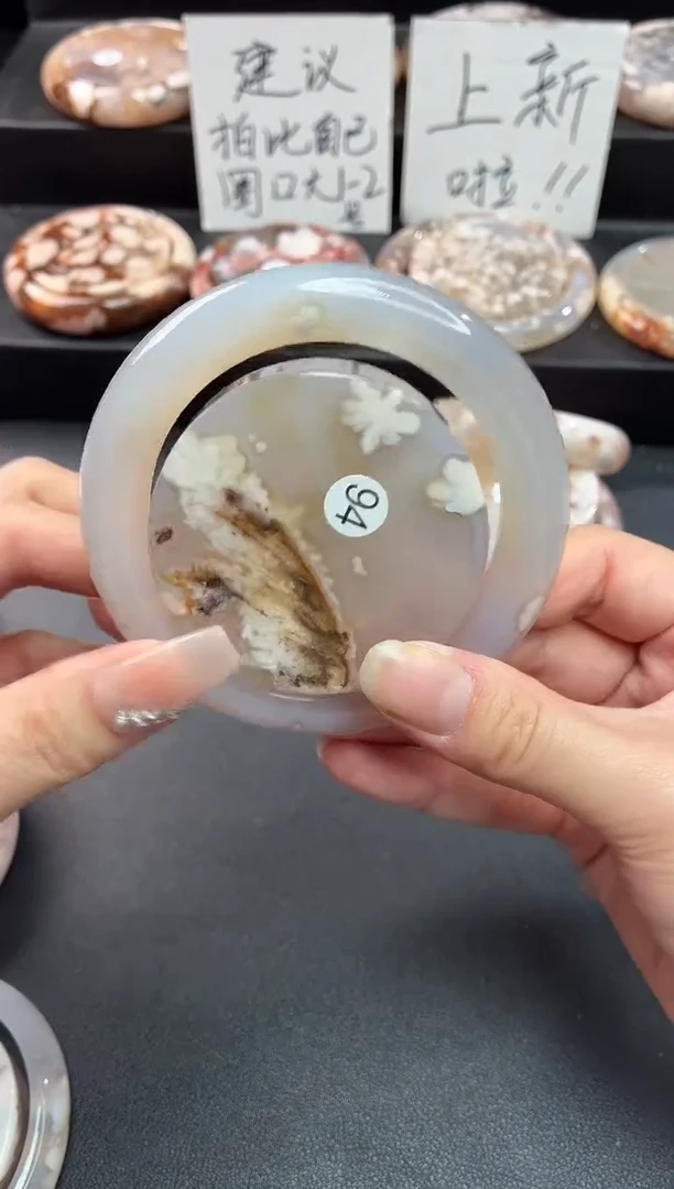 手镯玛瑙/玉髓未镶嵌石英质玉59圈(赠送镯心)圈口建议拍大