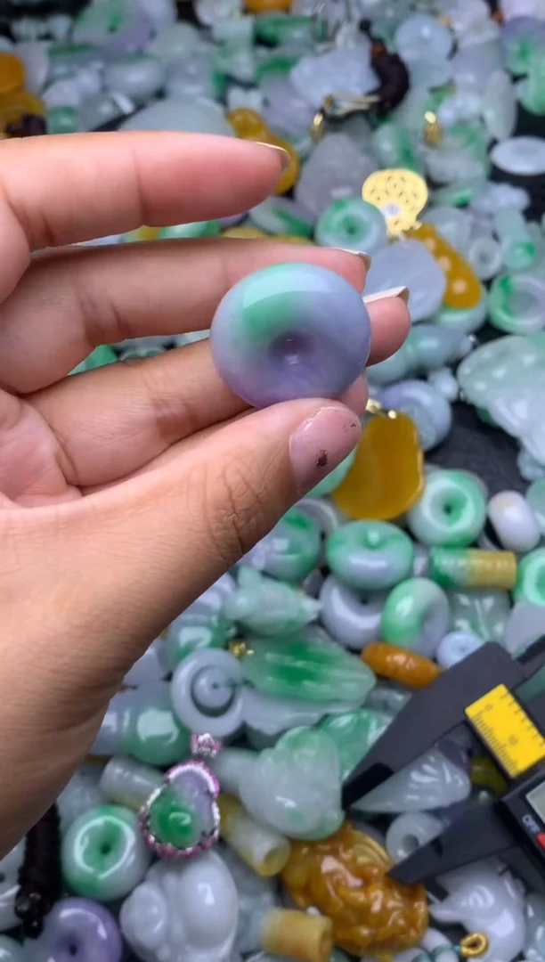 颈饰未镶嵌翡翠天然缅甸翡翠吊坠