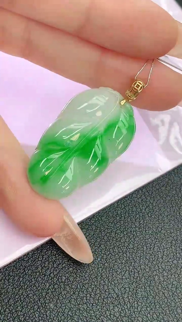 颈饰18K金镶嵌翡翠赠礼盒证书 麦麦