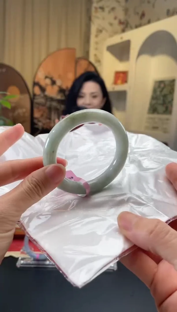 翡翠手镯未镶嵌翡翠手镯3