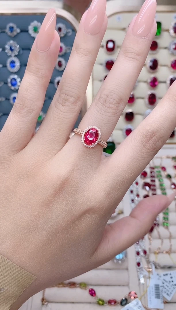 碧玺戒指18K金镶嵌碧玺.