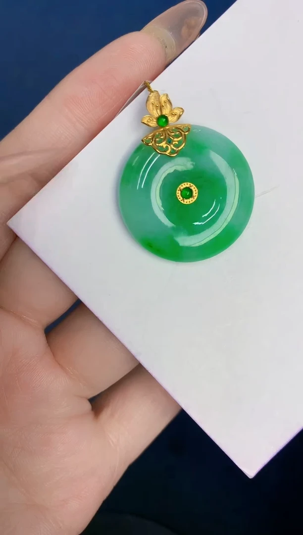 颈饰18K金镶嵌翡翠缅甸天然翡翠A货