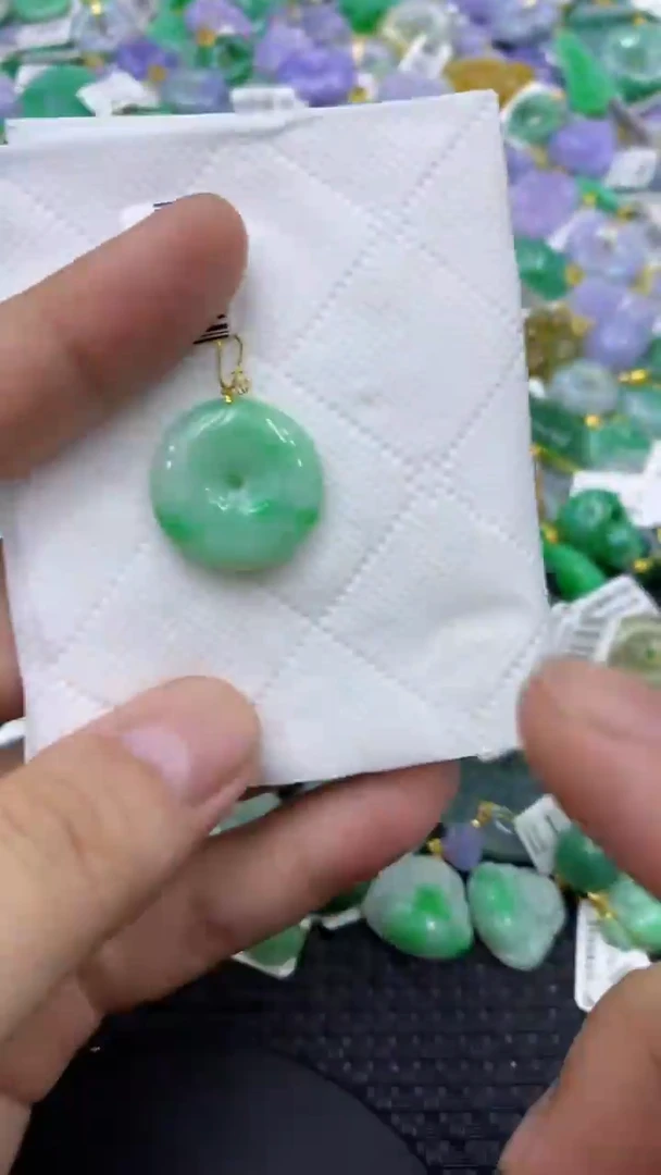 颈饰18K金镶嵌翡翠天然缅甸翡翠A货