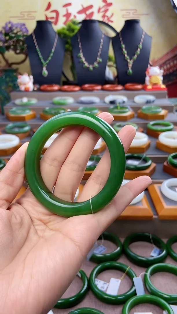 未镶嵌手镯和田玉高端收藏级碧玉手镯