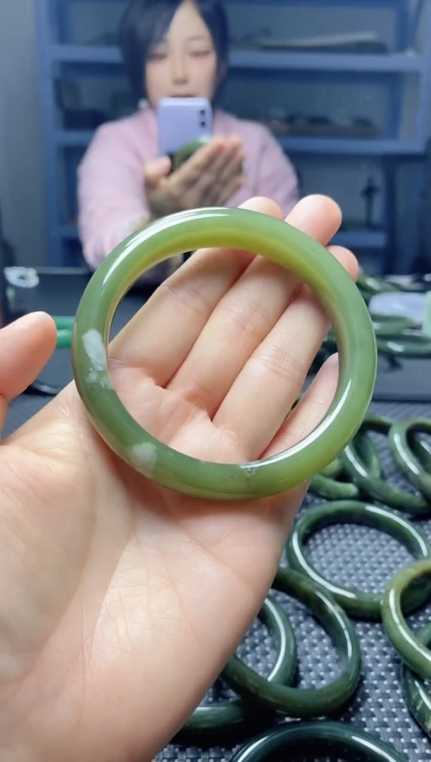 未镶嵌手镯和田玉60