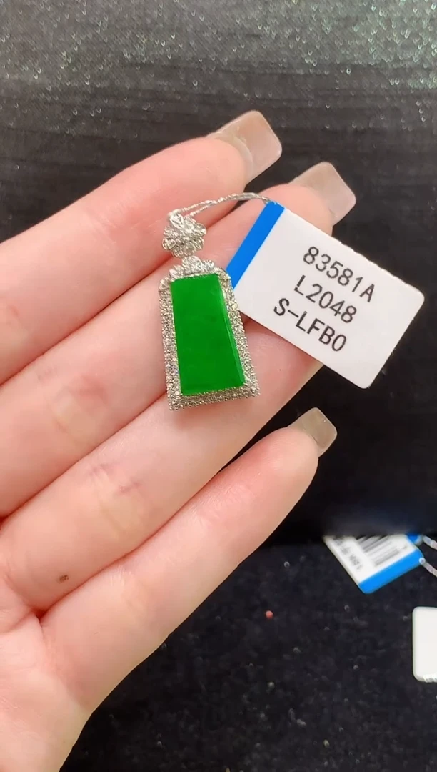 吊坠(不含链)18K金镶嵌翡翠L2048多样性发其一