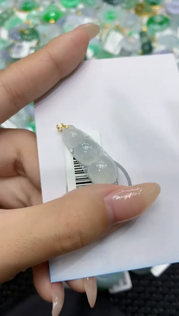 颈饰18K金镶嵌翡翠111111111111