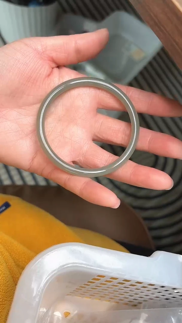 【闪购商品】和田玉手镯未镶嵌圈口62  V-15