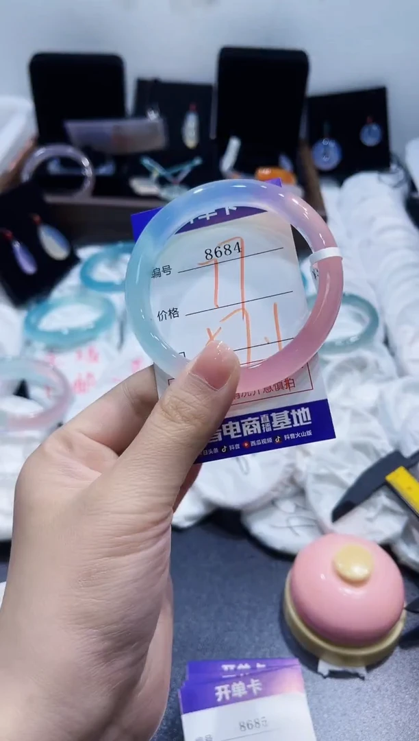 玛瑙/玉髓手镯未镶嵌8684