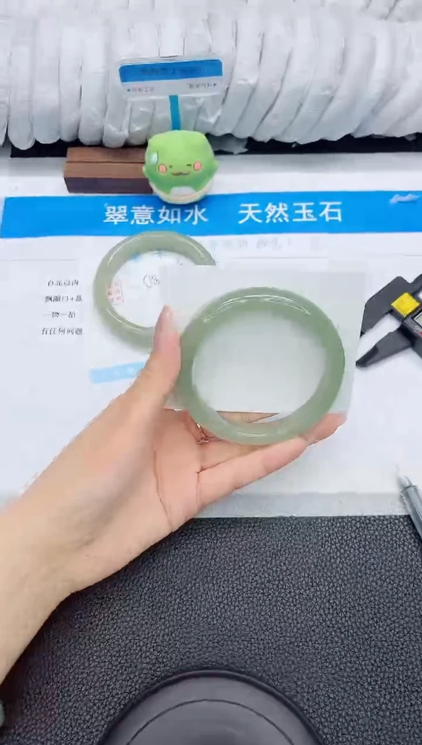 石英质玉手镯未镶嵌425-60.1