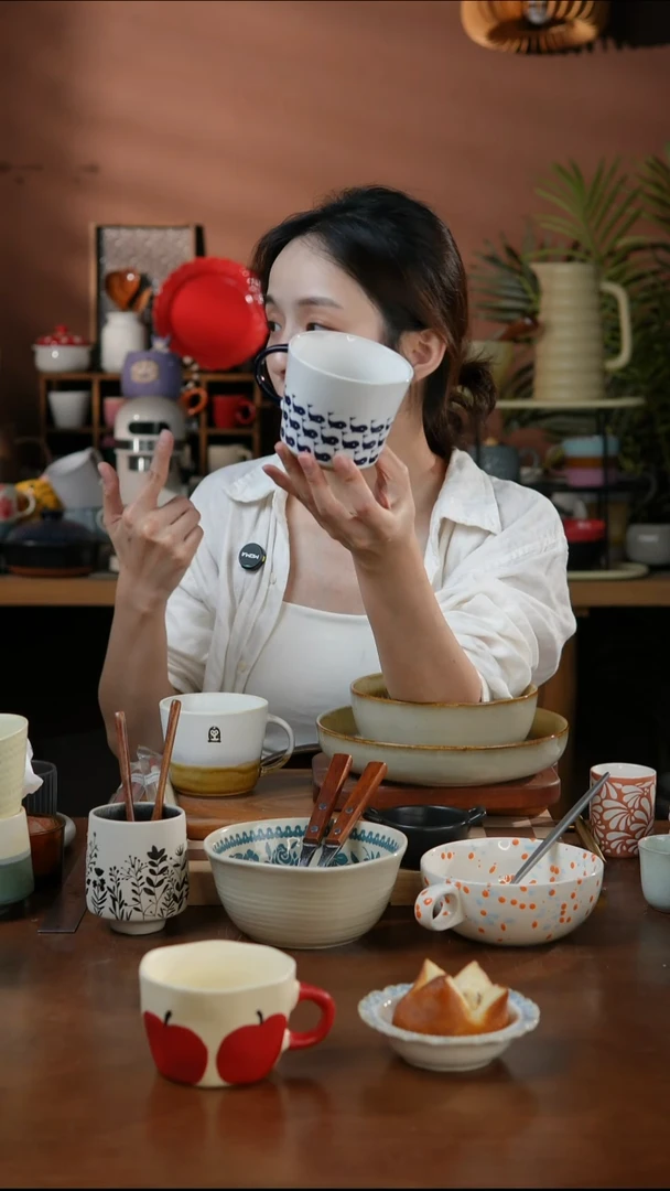 瓷片窑变深蓝色小鲸鱼水杯 微瑕 凑满20发货