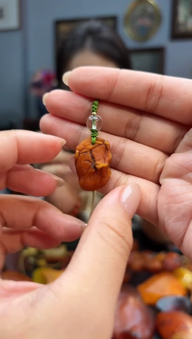 琥珀颈饰未镶嵌挂件