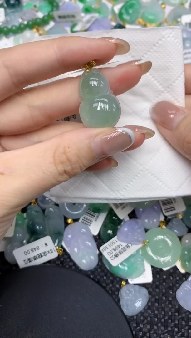 颈饰18K金镶嵌翡翠111111